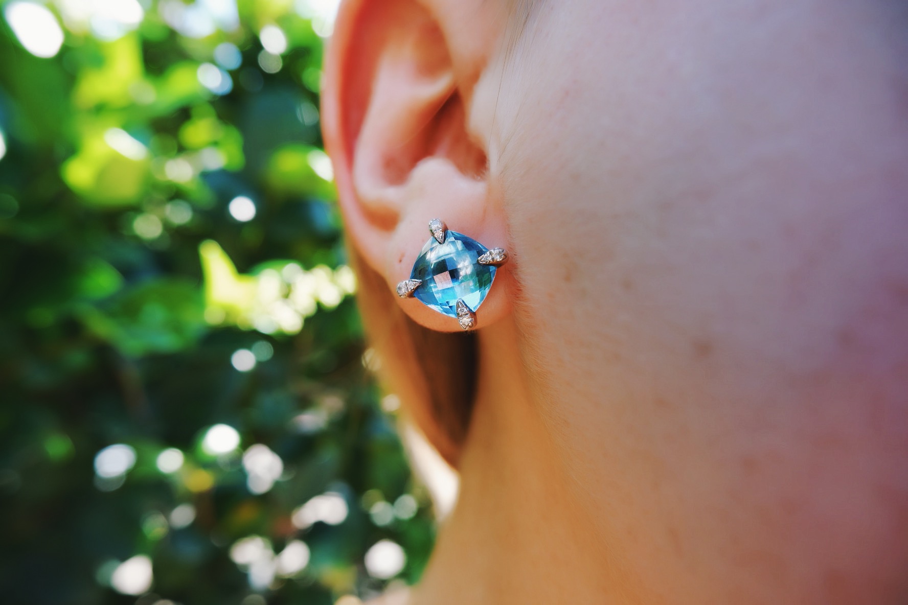david-yurman-chatelaine-blue-topaz-diamond-earring