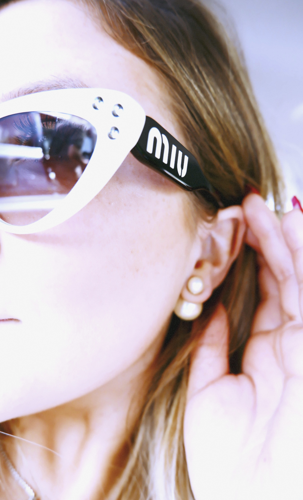 miu-miu-cateye-sunglasses-retro-vibe-dior-pearl-earring