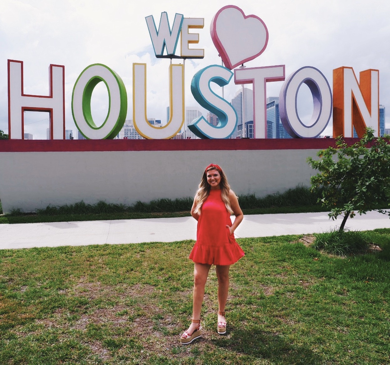 Houston-travel-red-dress-platform-sandals-red-headband